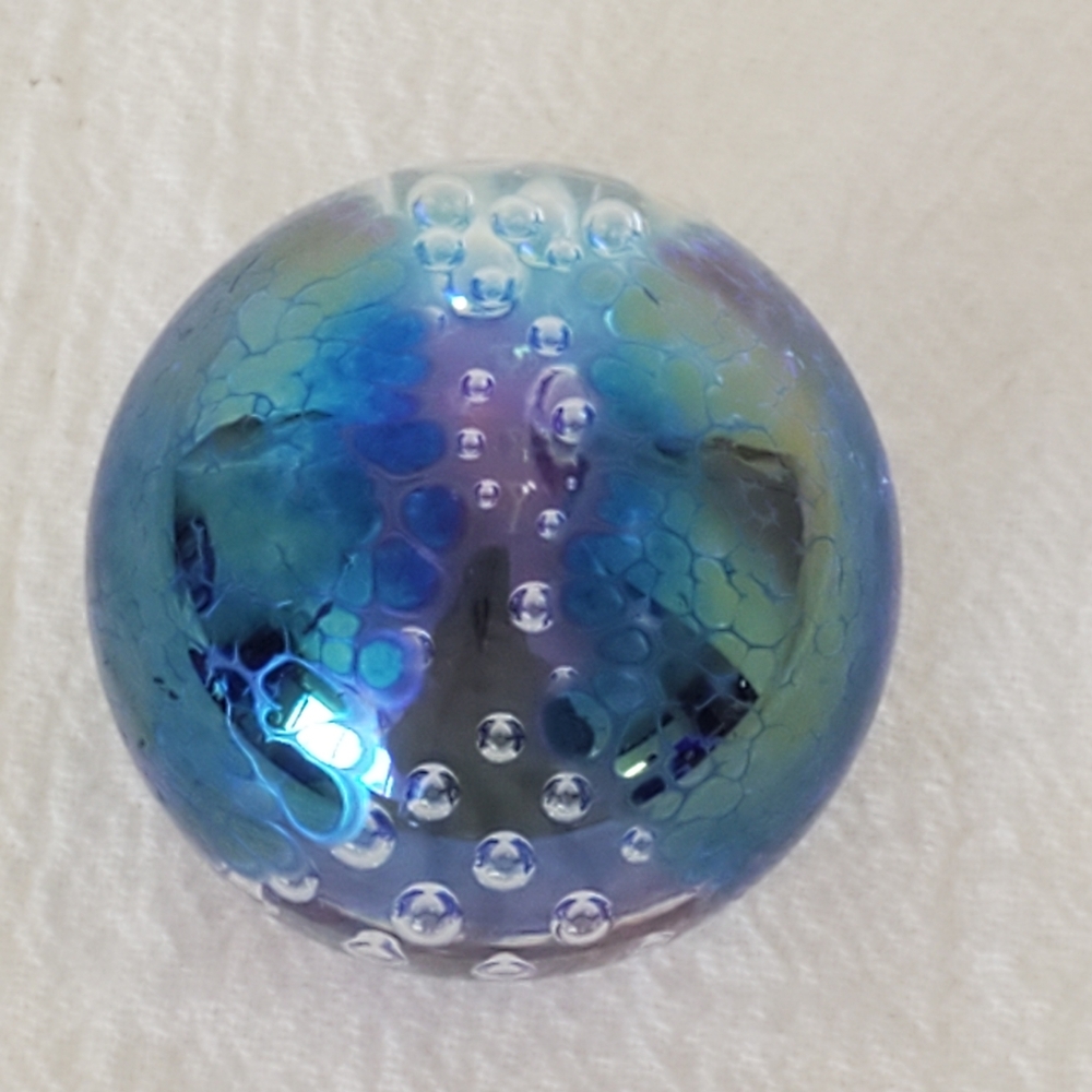 Art Glass Paperweight Controlled Bubbles Iridescent - Picture 3 of 7